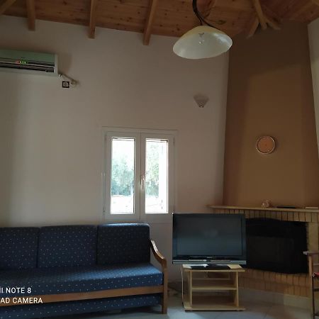 Ozena Countryside Apartment Vromonerion Екстер'єр фото