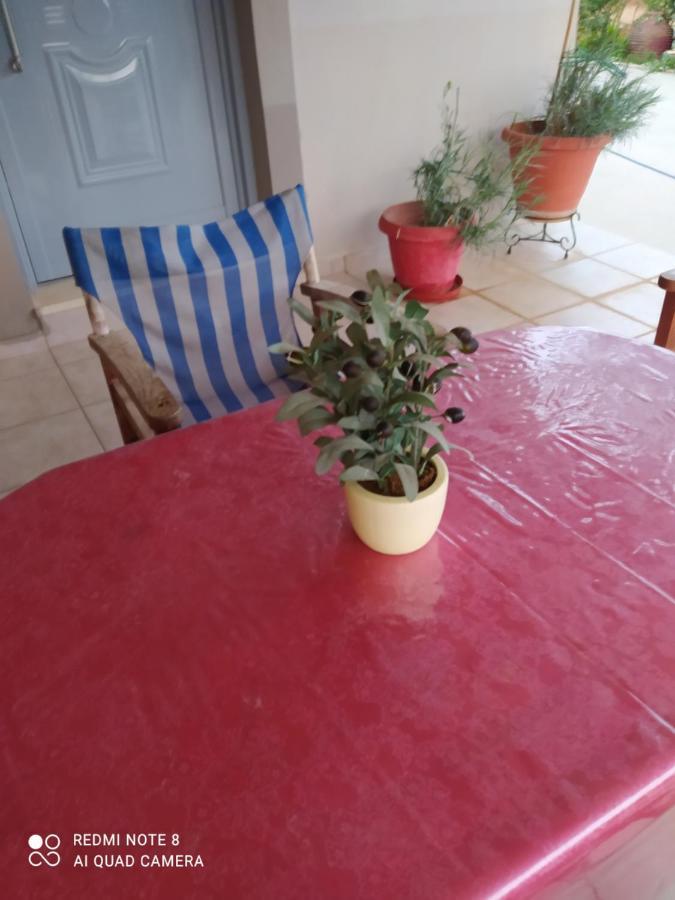 Ozena Countryside Apartment Vromonerion Екстер'єр фото