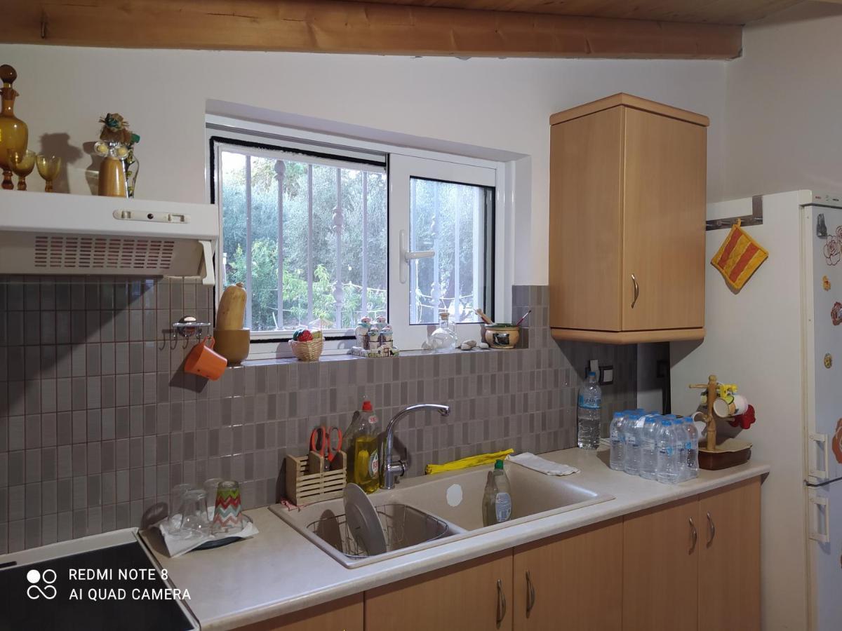 Ozena Countryside Apartment Vromonerion Екстер'єр фото