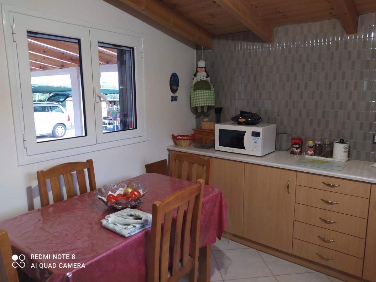 Ozena Countryside Apartment Vromonerion Екстер'єр фото